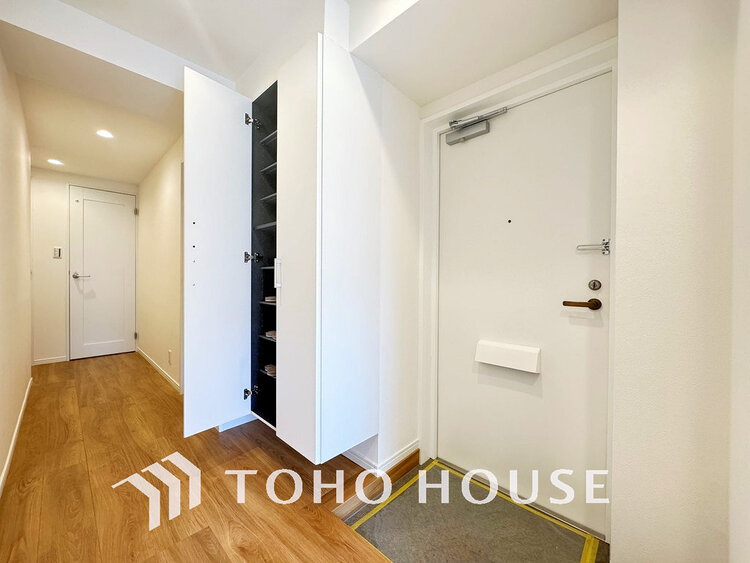 玄関 落ち着いた雰囲気の玄関、家族の帰りを暖かく迎えてくれます