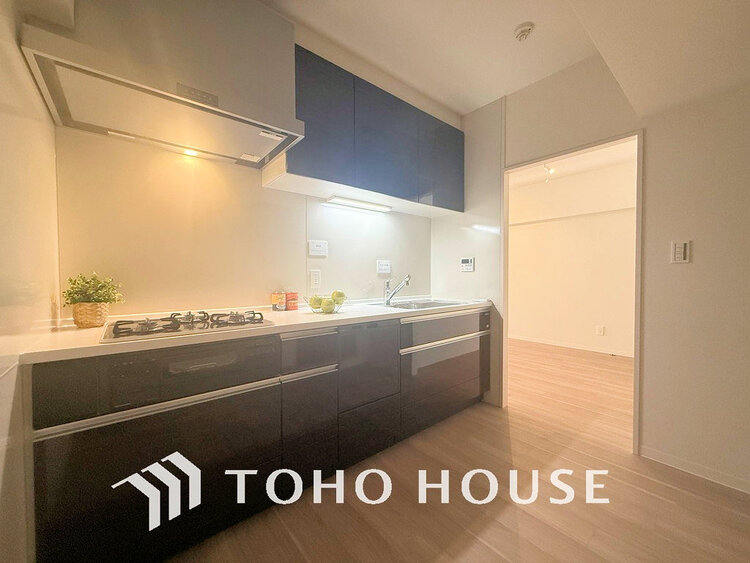 キッチン 落ち着きのあるカラーで統一された清潔感と気品が溢れるキッチン