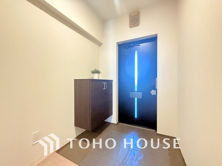 玄関 落ち着いた雰囲気の玄関、家族の帰りを暖かく迎えてくれます