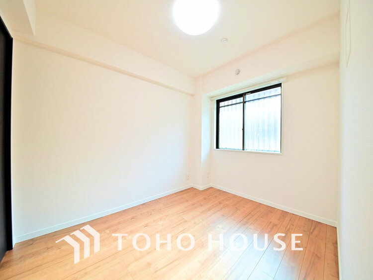 内装 採光もある洋室は、くつろぎのひと時を過ごすのにぴったり