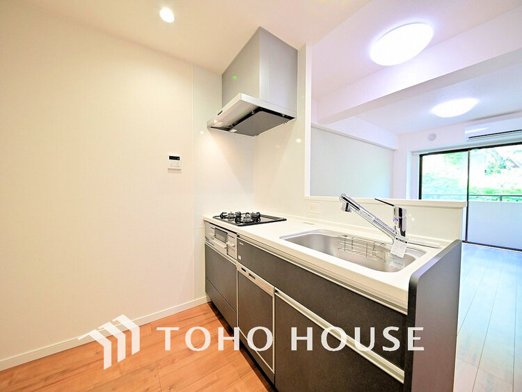 キッチン シンプルな部屋の雰囲気に溶け合うナチュラルキッチン