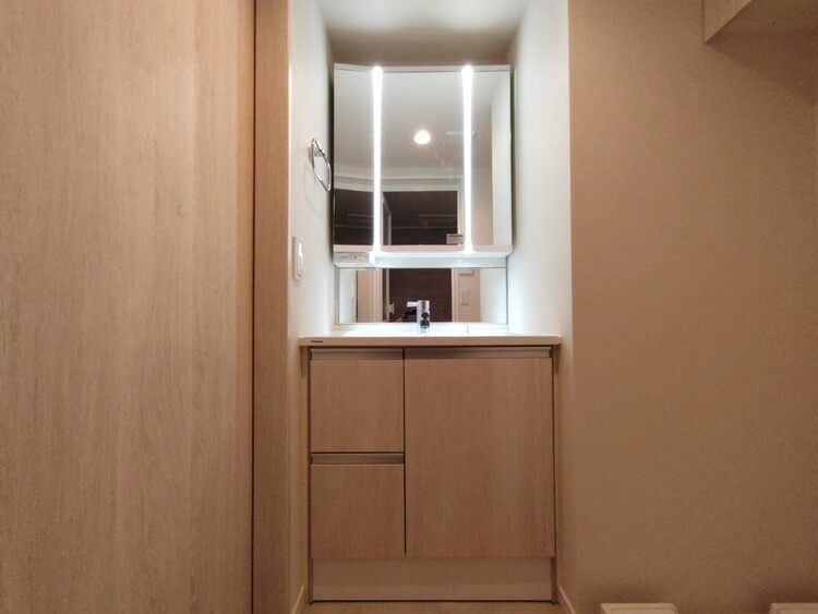 その他 清潔感を感じられる洗面化粧台。