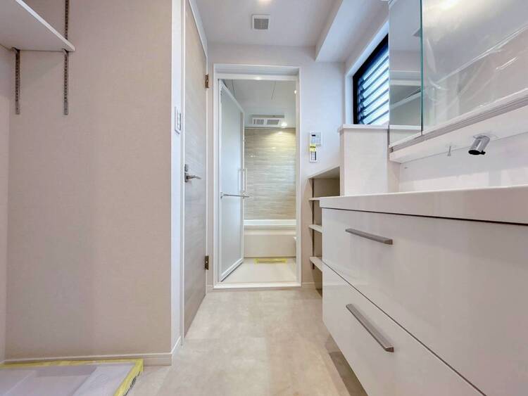 その他 十分な広さの脱衣所。