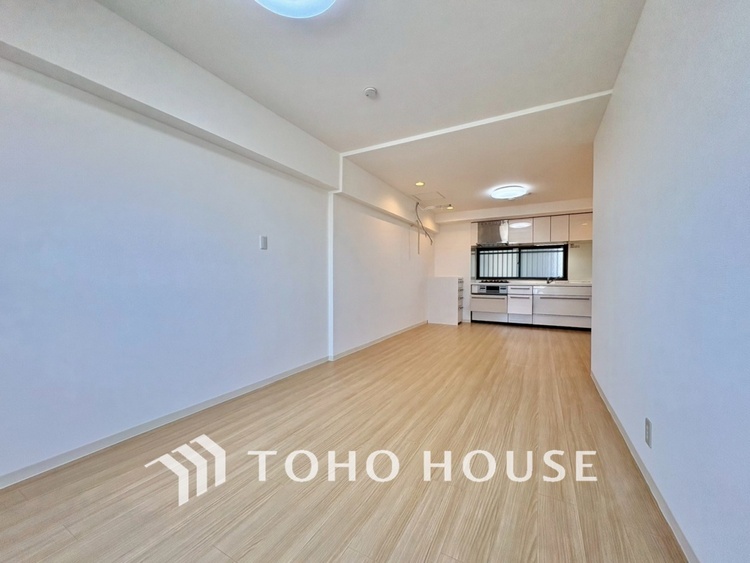 内装 【LIVING】◆扉を◆開くとこの景色。家族の”おかえり”の声が聞こえてきそう。