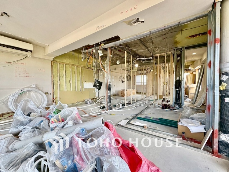 内装 現在改装中◆Sunshine◆光が燦々と入り、いるだけで気持ちいい。「開放的でゆとりあるお部屋です。」