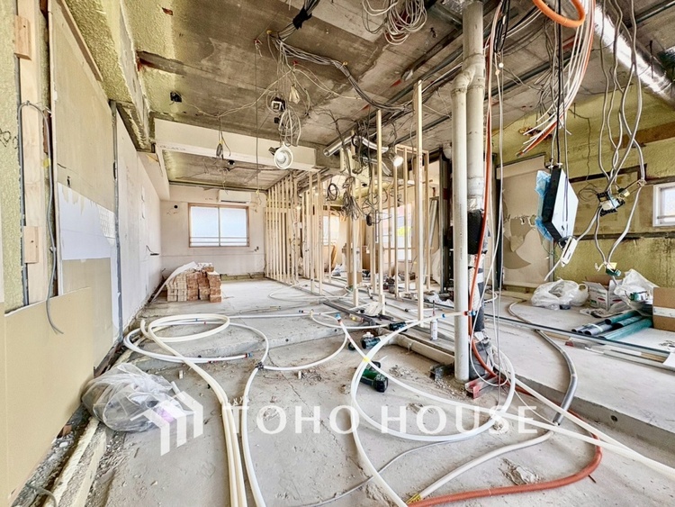 洗面 現在改装中◆快適◆煌びやかな暮らしの中にも忘れたくない快適さ。大きな収納が助けてくれます。