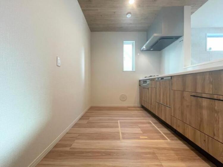 その他 ●〇家族で並んでクッキング。皆でわいわい楽しく作るお料理は愛情たっぷりのごちそうに。キッチンで過ごす家族時間は大人になっても心に残る素敵なオンリーワンの思い出に。食後の片付けも苦にならない空間です〇●