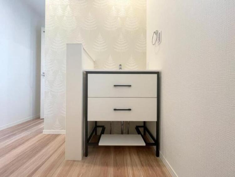 その他 ●〇あると便利なセカンド洗面台。混み合う朝も、ちょっと気になるときも気軽に使えます。キレイ好きなあなたに〇●