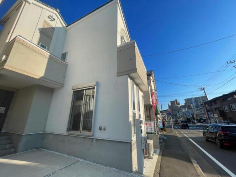 その他 ●〇ここから始まる「日常」はご家族にとってかけがえのない時間となります。少しでも豊かに、快適に。そんな想いから本邸宅は生まれました。周辺には利便性の高い施設や緑にあふれ、永住の地に相応しい環境です〇●