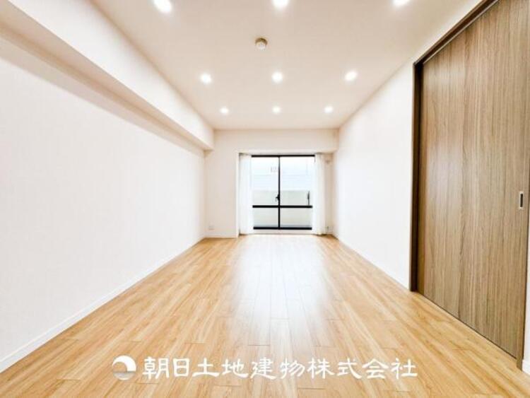 居間 家族や友人との時間など、１番多くの時間を過ごす空間だからこそ落ち着いた空間になります。