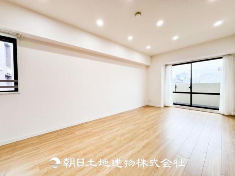 居間 大切な人とともに、心穏やかに過ごすひとときになるリビング。