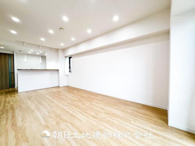 居間 リビングにはみんなが集い、食事や楽しい会話が始まる。