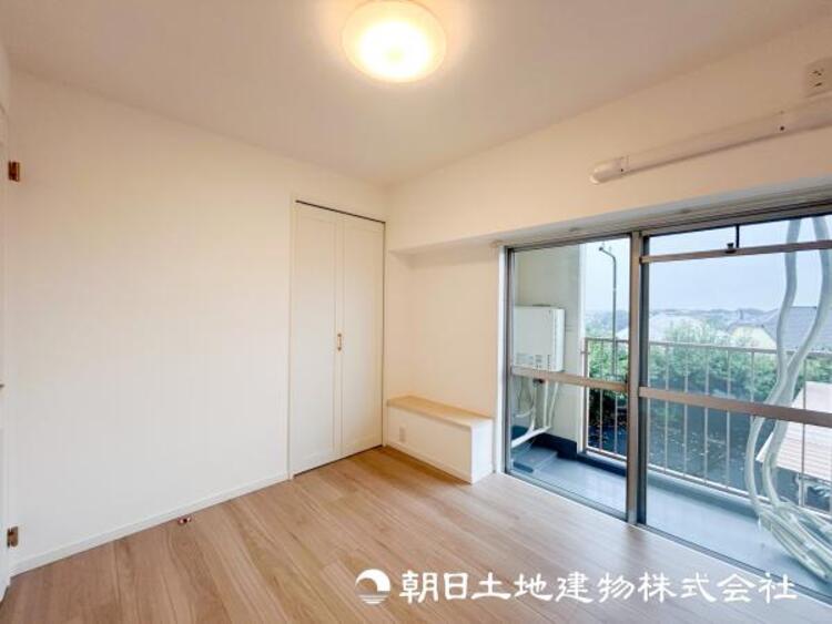 内装 【洋室】自宅で快適に過ごす条件は一人ひとり違います。個性が強すぎないシンプルな内装とシンプルなデザインで統一しております