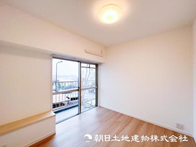 内装 【洋室】爽やかな空間演出とセンス良く纏められた室内は寛ぎ空間でなければなりません。妥協せずにまとめ上げました。