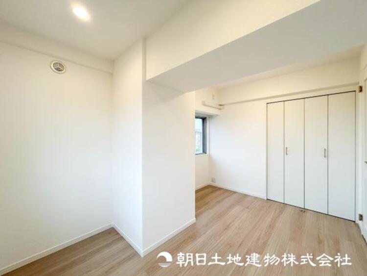 内装 【洋室】大切な家族一人ひとりの大切な個別空間。趣味・感性で個性的に飾って頂けるようシンプルに仕上げてあります。