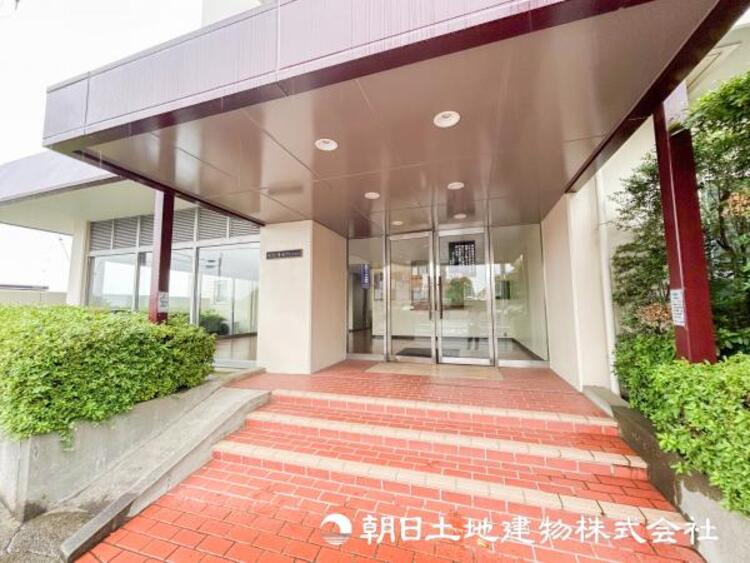 エントランス 【エントランス】時代の流行ではなく拘りを貫く。シックなカラートーンで街並みに溶け込む外観は、絶妙なバランスで輝きを放ちます