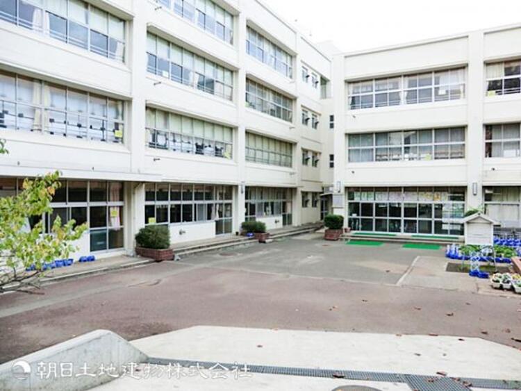 周辺 港北小学校750ｍ