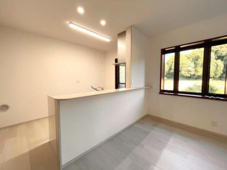 キッチン お料理中も会話の弾む対面式のカウンターキッチンです 