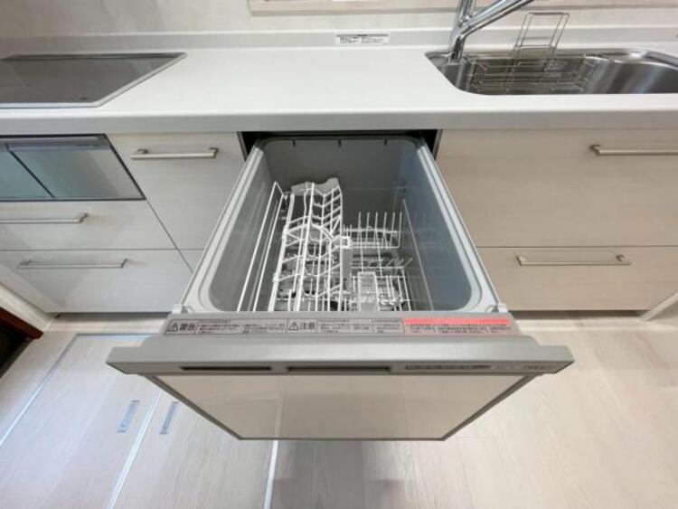 キッチン ビルトイン食洗機で食後の負担を軽減。高温洗浄と乾燥で、手洗いより清潔・快適、経済的です。 