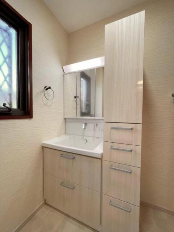 洗面 豊富な収納スペースがあり、すっきり使える洗面台です 