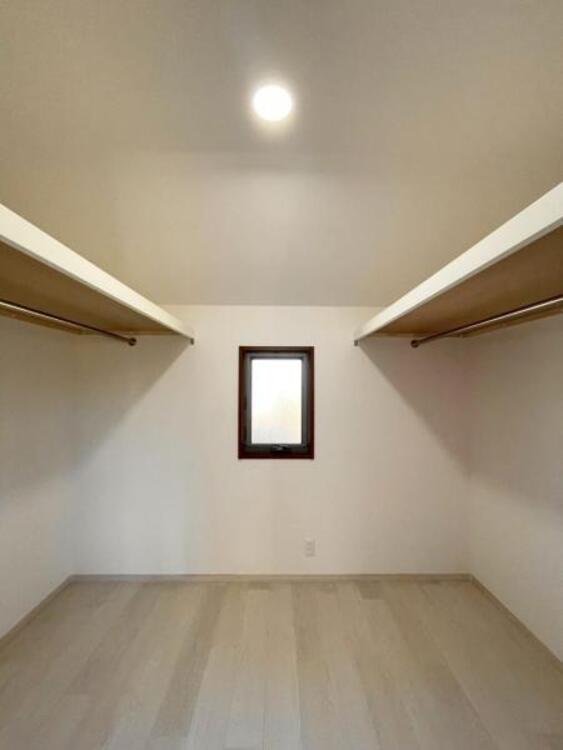 収納 お子様の成長とともにお洋服が増えても安心の大容量収納です。