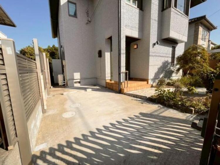 駐車場 カースペース1台駐車可能です。カーゲート付で防犯面も安心です。