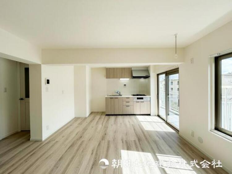 居間 【リビング】家族や友人との時間など１番多くの時間を過ごす空間だからこそ快適な空間を目指してプランニングしました。