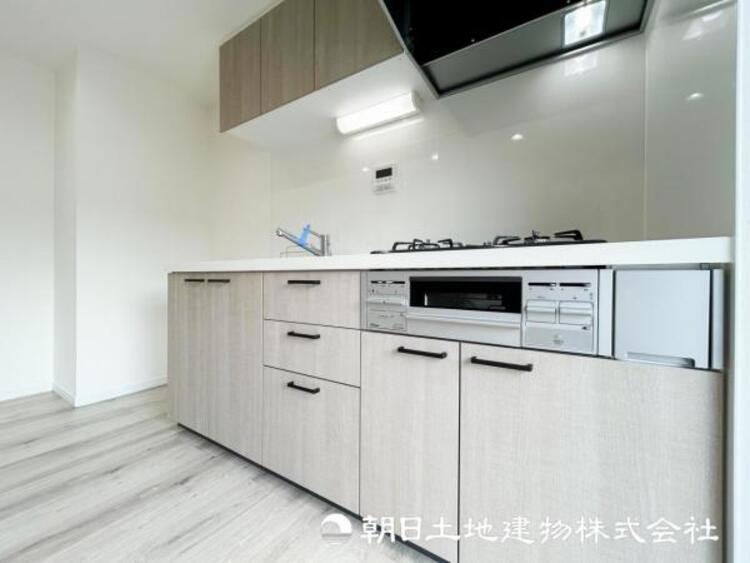 キッチン 【キッチン】シンプルで使いやすさにこだわりました。快適な日常を支える機能性と強さがひとつになった自慢のキッチンです。