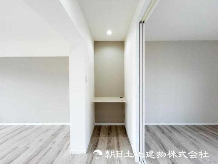 その他 【マルチスペース】ちょっとした仕事スペースにしたり、お気に入りのインテリアを飾ったり、様々な使い方が可能な空間です。