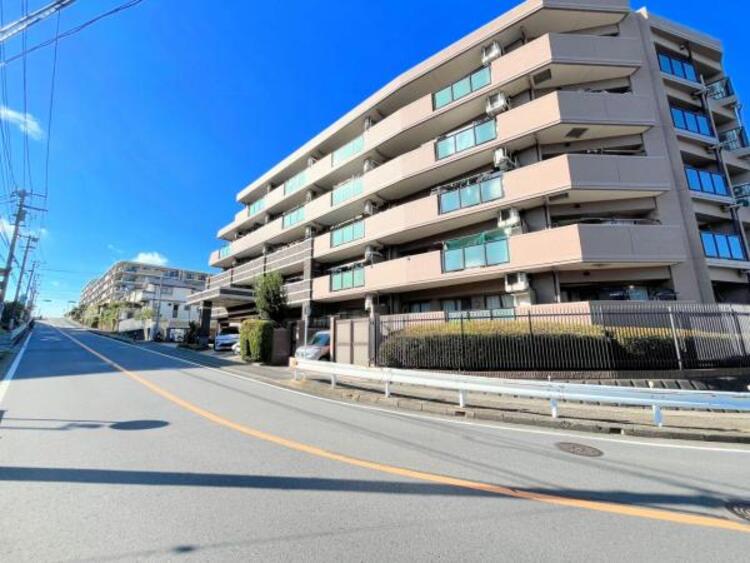 外観 ●〇光と風が行わたる開放感あふれる邸宅　春には気持ちの良いそよ風、冬には朝の暖かな光　季節の移り変わりを感じる暮らしを実現。四季の移ろいを感じる事ができる住宅は生活に潤いを与え、豊かな心を育みます〇●