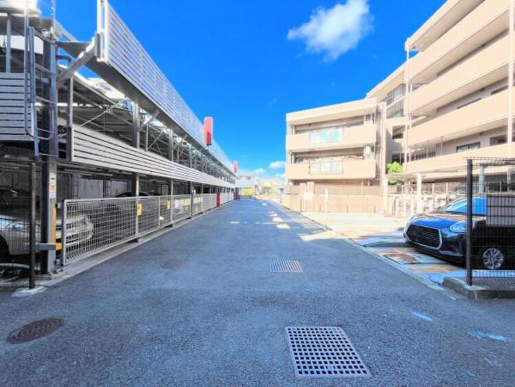 駐車場 ●〇永住の地にふさわしい立地での豊かな暮らし。周辺は車通りも少なく運転が苦手な奥様も安心〇●