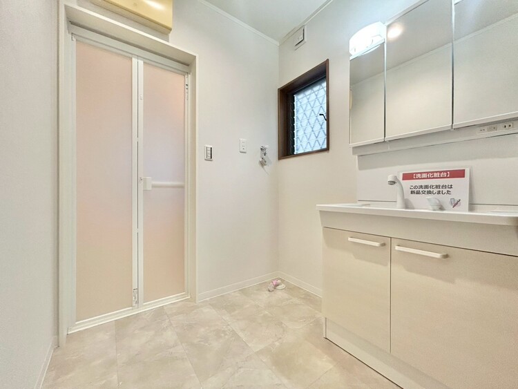 洗面 清潔感と心地よさを重視した、上質感漂うパウダールーム。