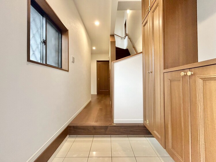 玄関 シューズボックスを完備した玄関です。