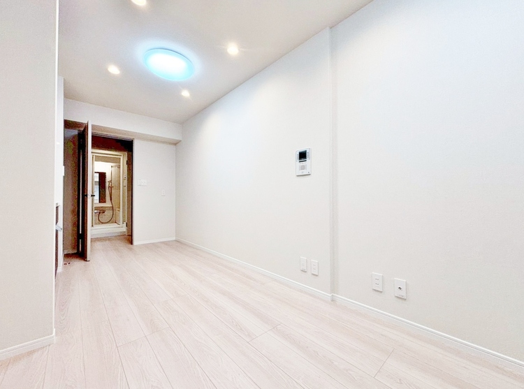 居間 忙しく過ぎゆく日常を置き去るほど、ゆったりした時間が流れるリビング。