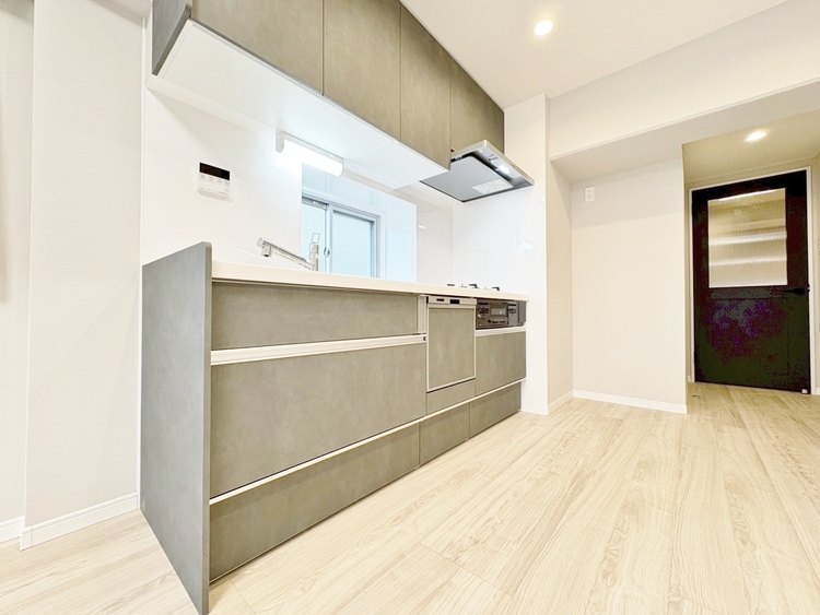 キッチン スマートな意匠と充実の機能を備えたキッチンが、暮らしにおいしい彩りを添えます。