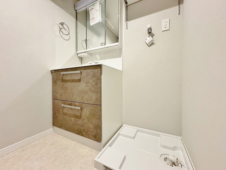 洗面 清潔感と心地よさを重視した、上質感漂うパウダールーム。