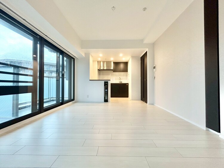 居間 居心地の良い空気感は、暮らしのステージを彩り、心からのやすらぎと満足感を与えてくれます。