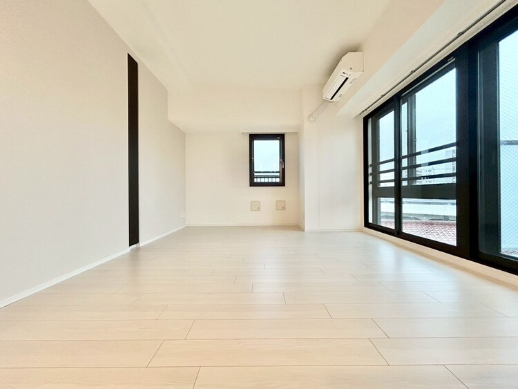 居間 忙しく過ぎゆく日常を置き去るほど、ゆったりした時間が流れるリビング。