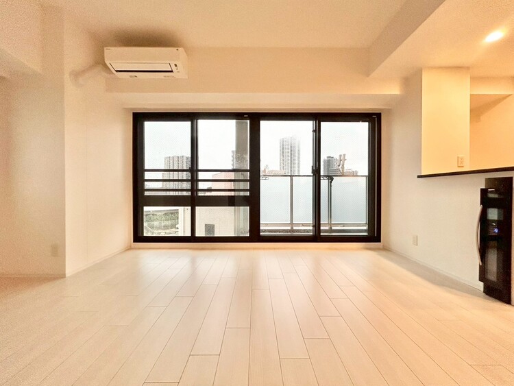 居間 飾り過ぎないシンプルな内装と偏り過ぎないデザインで統一しました。