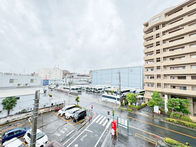 バルコニー 窓を開けると広がる青空。心をリフレッシュして日々を過ごしていきましょう。