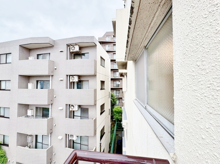 バルコニー 頬をなでる、優しい風を感じることが出来ます。