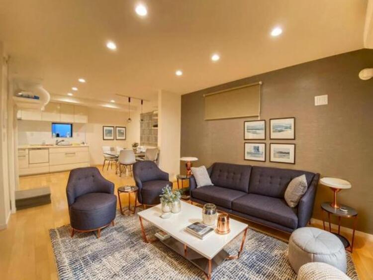 居間 リビング（配置してある家具はCGによるイメージです）大きなソファを置いてゆったりとご生活頂けるリビング。