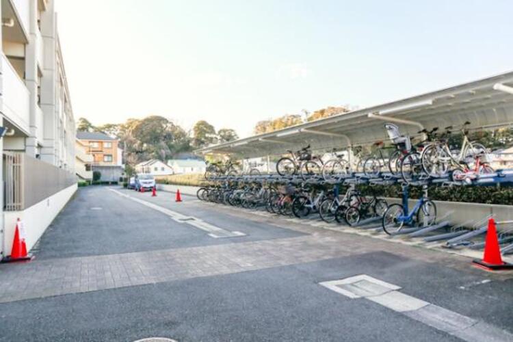 その他 敷地内には駐輪場、バイク置き場があります。