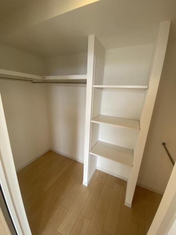 収納 ウォークインクローゼットには普段使わない季節用品やトランクなど、大きなものもラクラク収納できます。