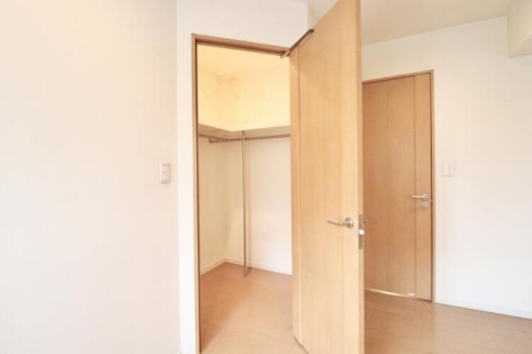 収納 たくさんの洋服をかけることができる収納力と取り出しやすさが魅力のWIC。