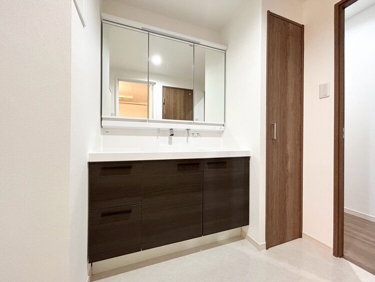 その他 清潔感を感じられる洗面化粧台。