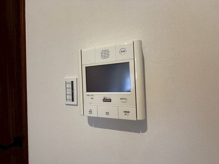 その他 誰が来てもわかる様にモニター付きインターホンを設置。