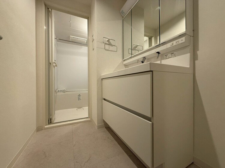 その他 十分な広さの脱衣所。