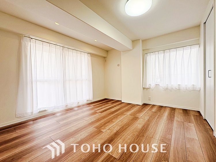 内装 【ROOM】感性を育むプライベートルームはシンプルでスマートな空間。好みの空間で読書をしたり、音楽を聞いたりと一人の時間も充実したものにできます。