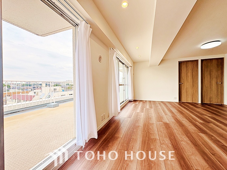 内装 ◆瀟洒な空間◆落ち着きのある彩が見事に調和させた瀟洒な空間を演出。ここに集まる家族の会話と笑顔が絶え間なく続く幸せな空間。